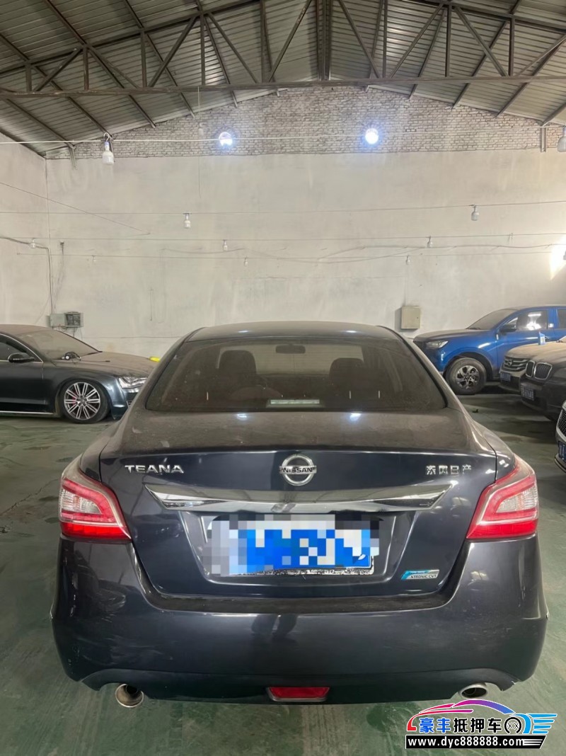 13年日产天籁轿车抵押车出售