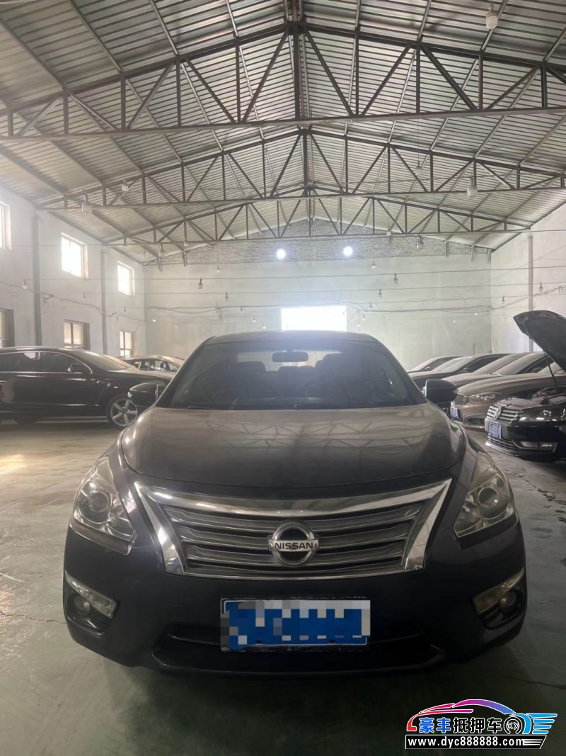 13年日产天籁轿车抵押车出售
