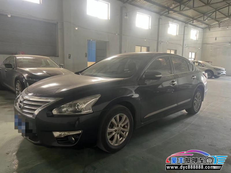 13年日产天籁轿车抵押车出售