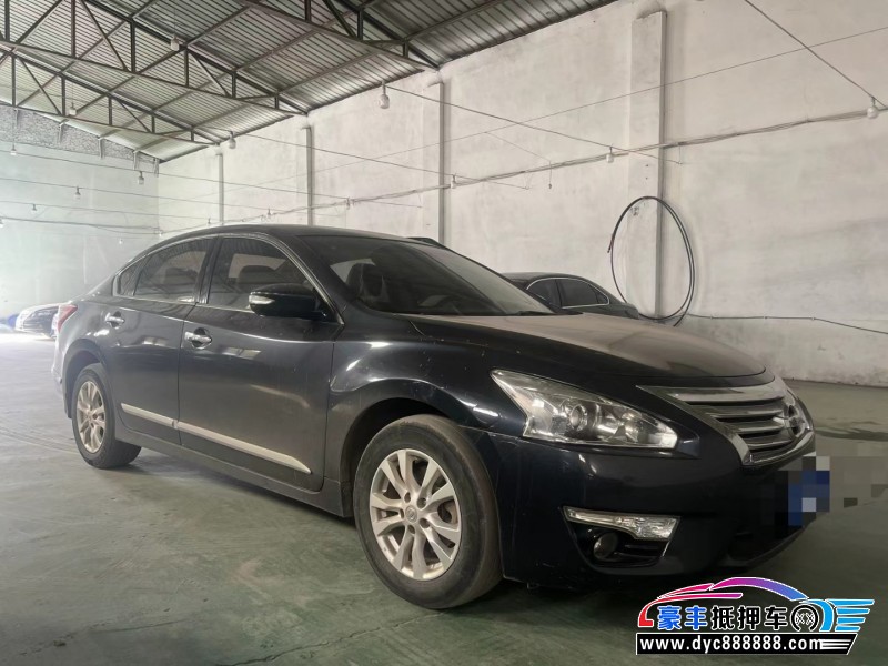 13年日产天籁轿车抵押车出售