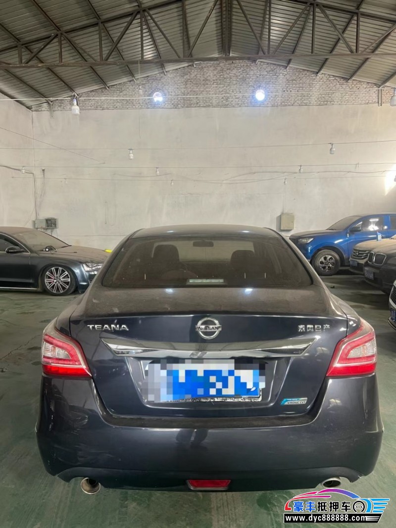 13年日产天籁轿车抵押车出售