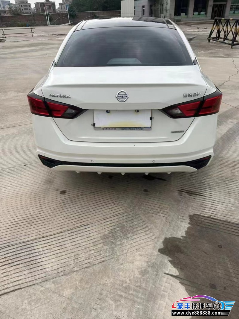 22年日产天籁轿车抵押车出售