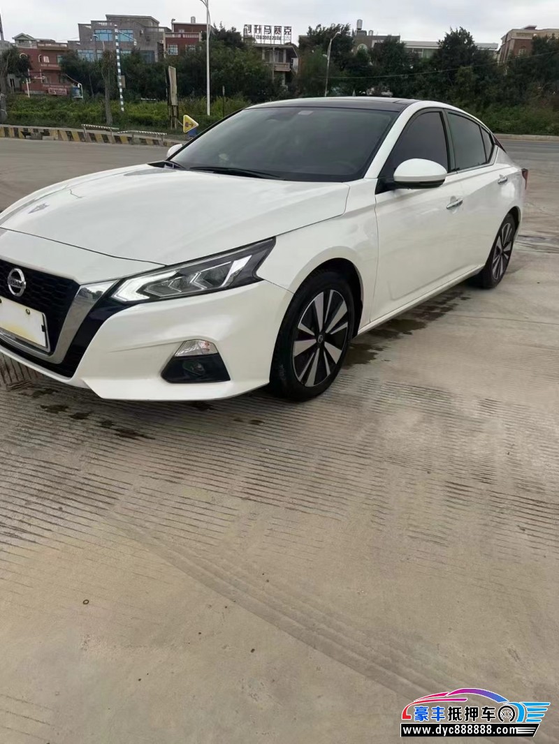 22年日产天籁轿车抵押车出售