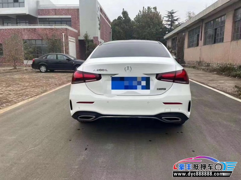 21年奔驰A轿车抵押车出售