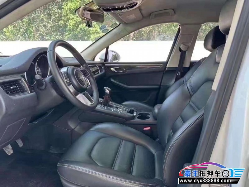 17年众泰SR9轿车抵押车出售