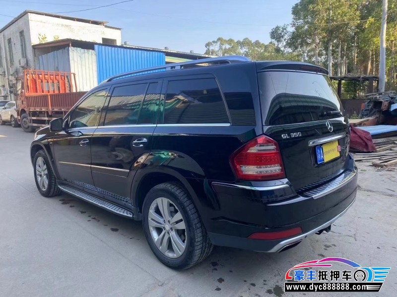 12年奔驰GL轿车抵押车出售