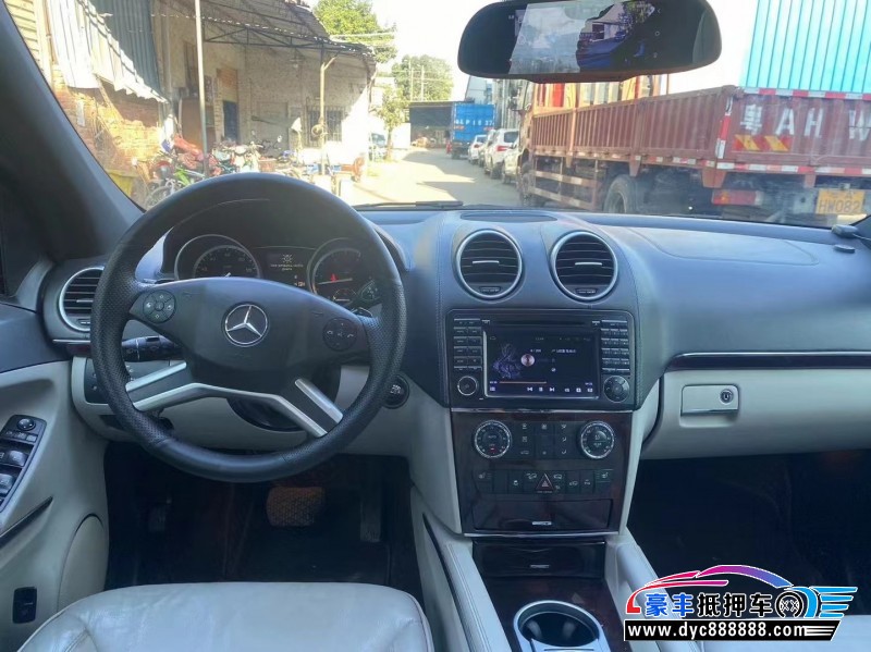 12年奔驰GL轿车抵押车出售