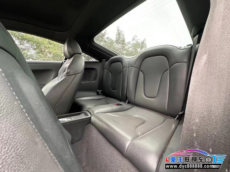 12年奥迪TT轿车抵押车出售