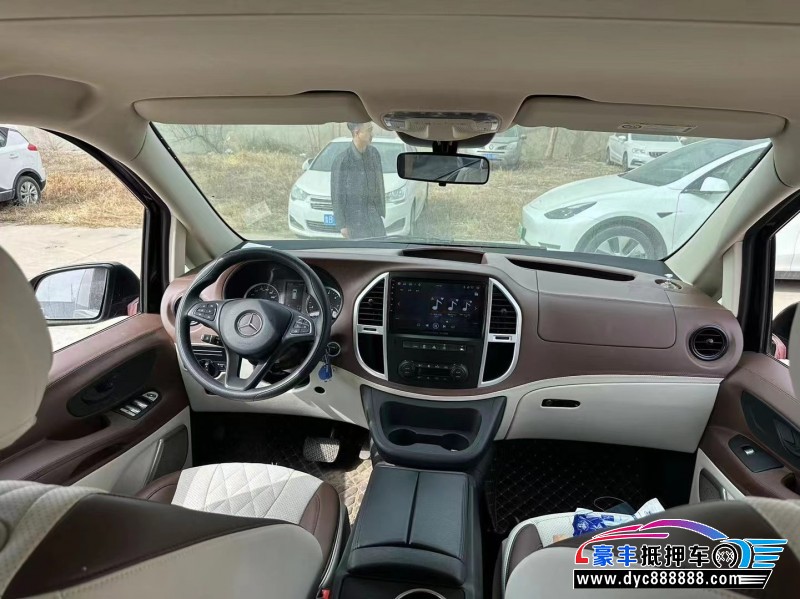 21年奔驰威霆轿车抵押车出售