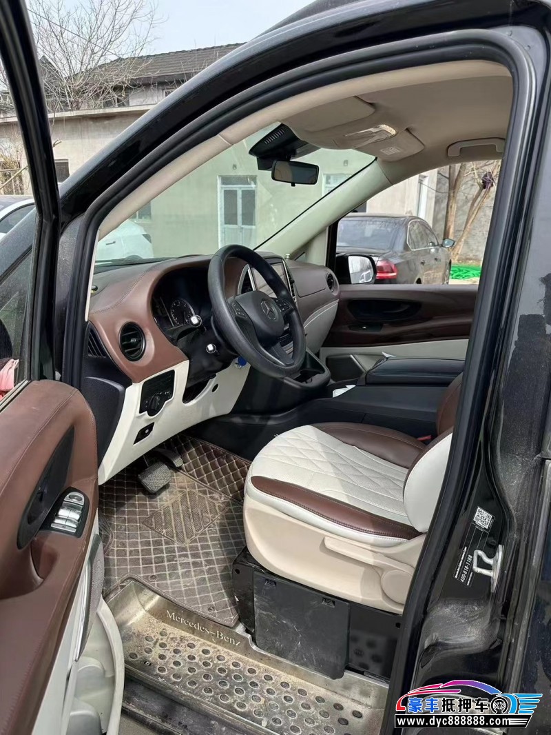 21年奔驰威霆轿车抵押车出售