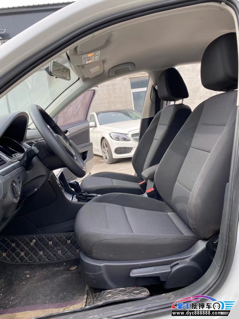 17年大众宝来轿车抵押车出售