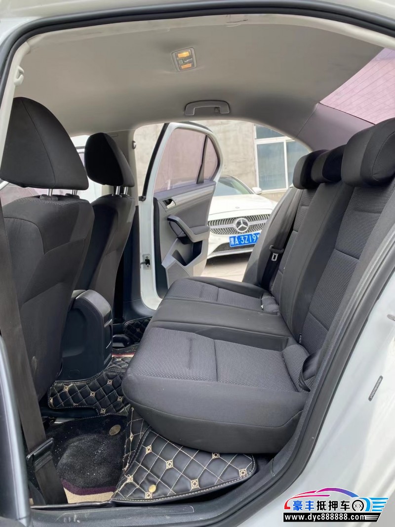 17年大众宝来轿车抵押车出售