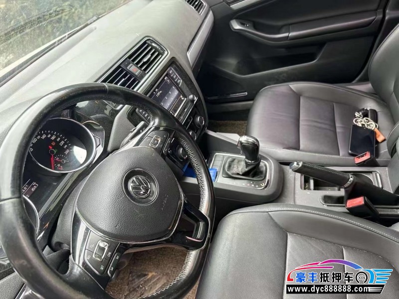 17年大众速腾轿车抵押车出售