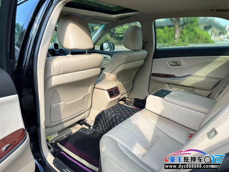 13年丰田皇冠轿车抵押车出售