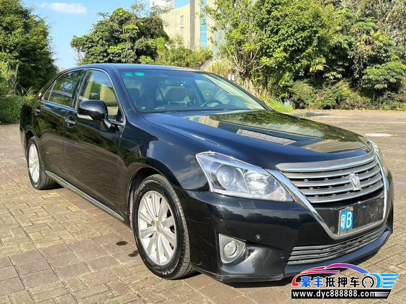 13年丰田皇冠轿车抵押车出售