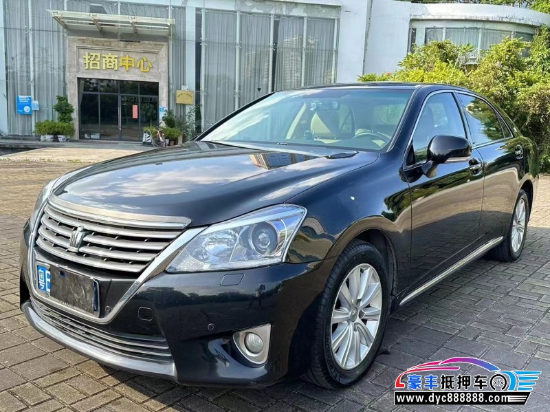 13年丰田皇冠轿车抵押车出售