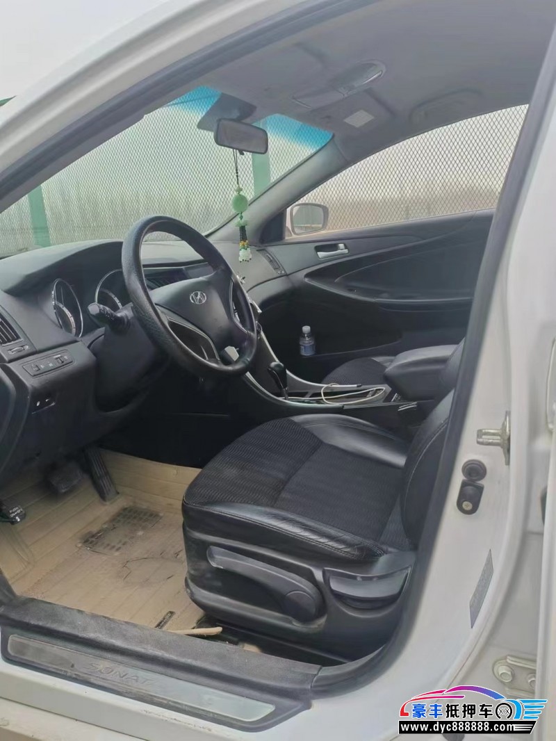 12年现代索纳塔八轿车抵押车出售