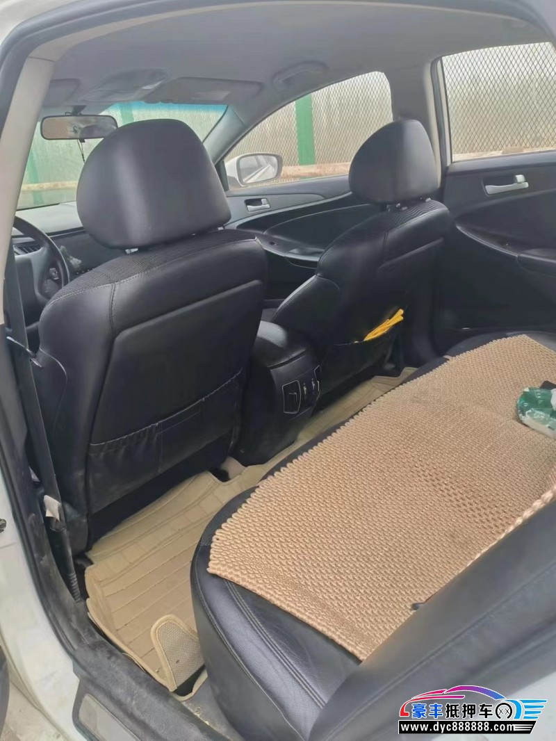 12年现代索纳塔八轿车抵押车出售