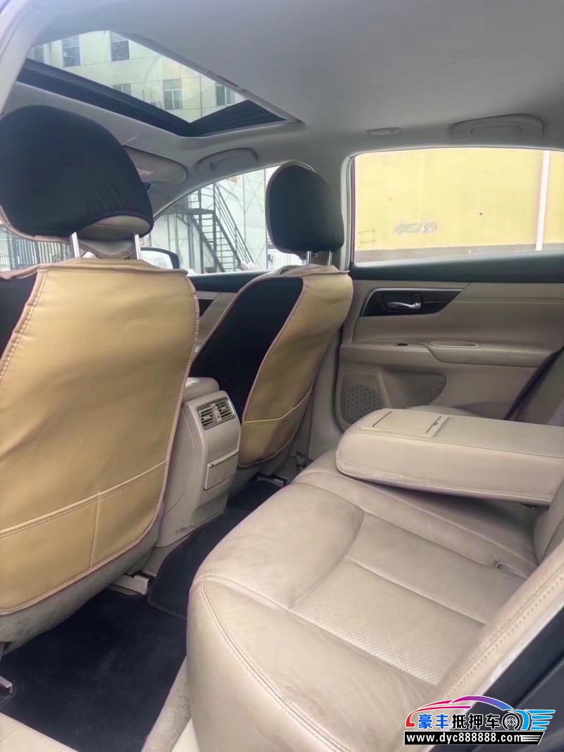 13年日产天籁轿车抵押车出售