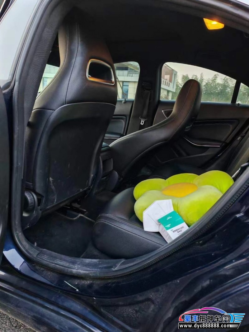 17年奔驰CLA轿车抵押车出售