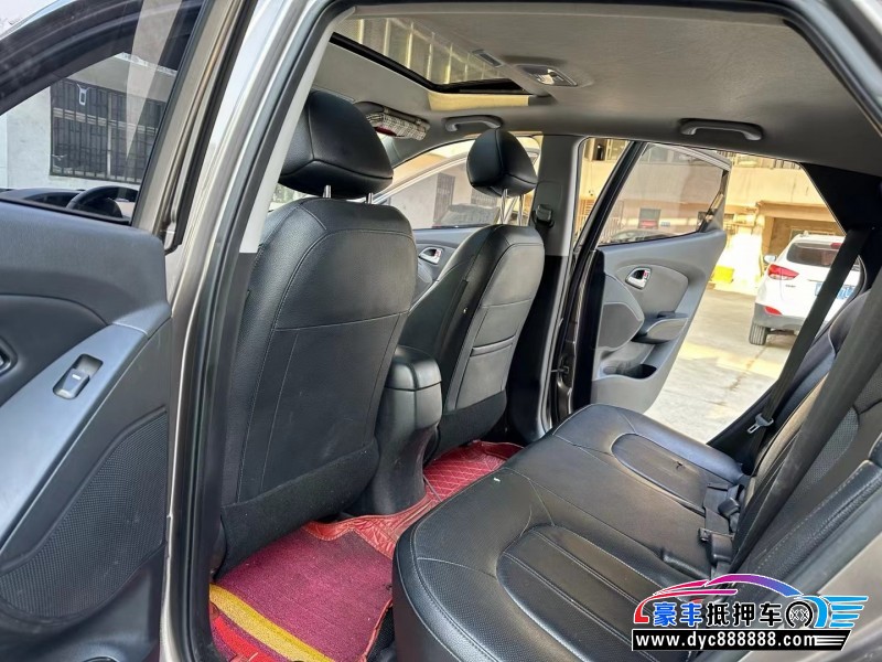 16年现代ix35轿车抵押车出售