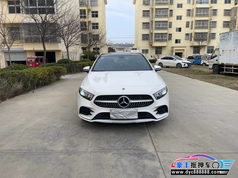 21年奔驰A轿车抵押车出售