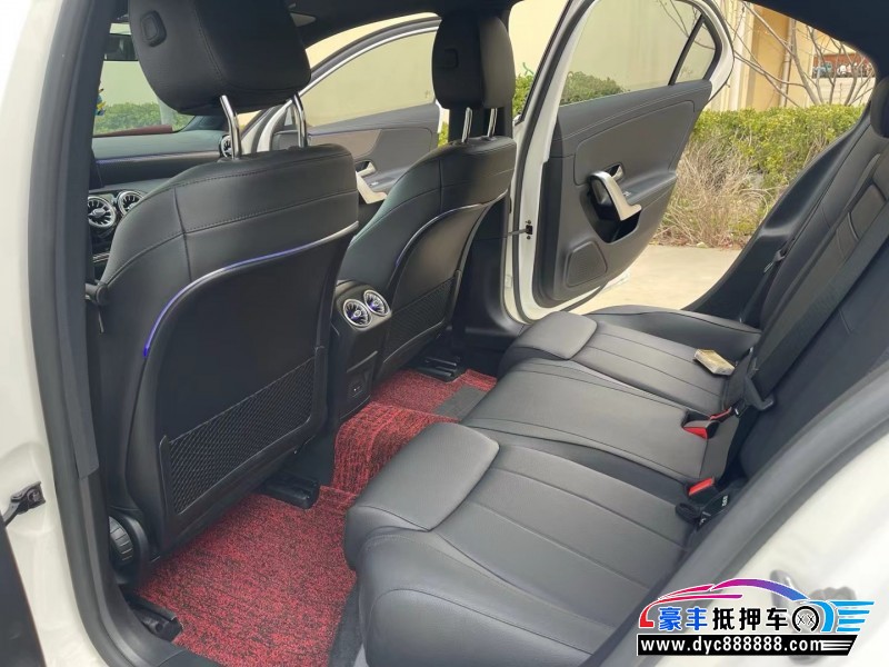 21年奔驰A轿车抵押车出售