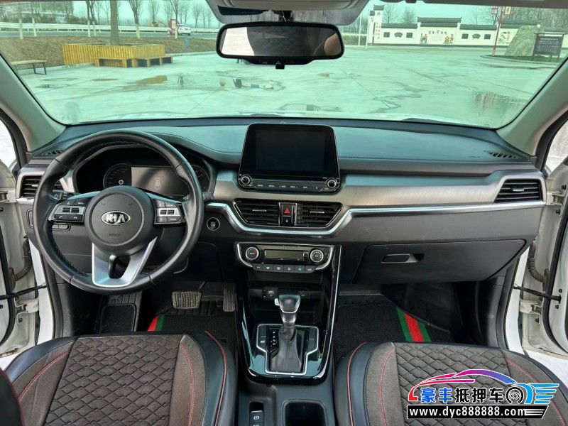 18年起亚智跑轿车抵押车出售