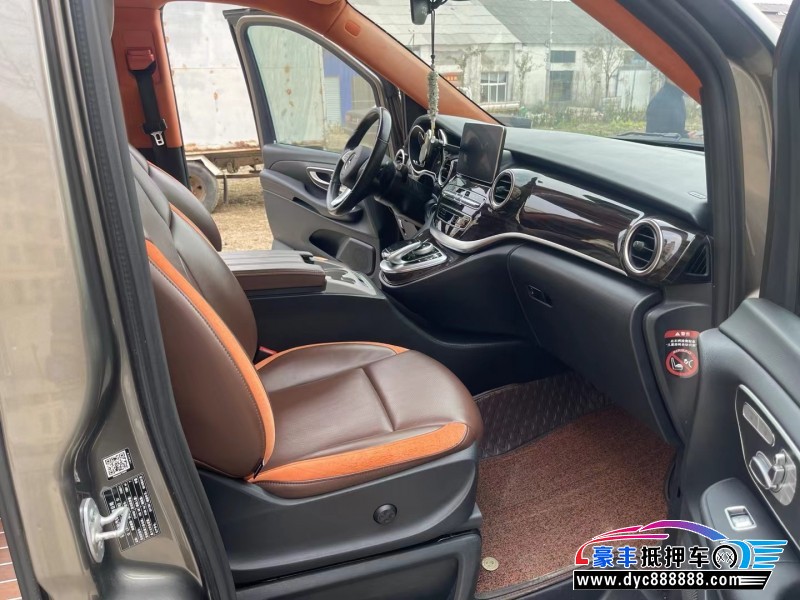 18年奔驰V轿车抵押车出售