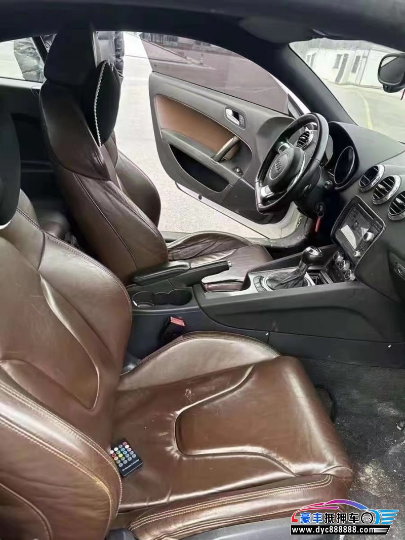 13年奥迪TT轿车抵押车出售