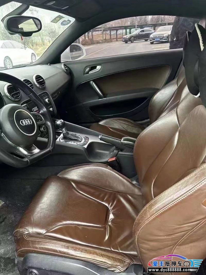 13年奥迪TT轿车抵押车出售