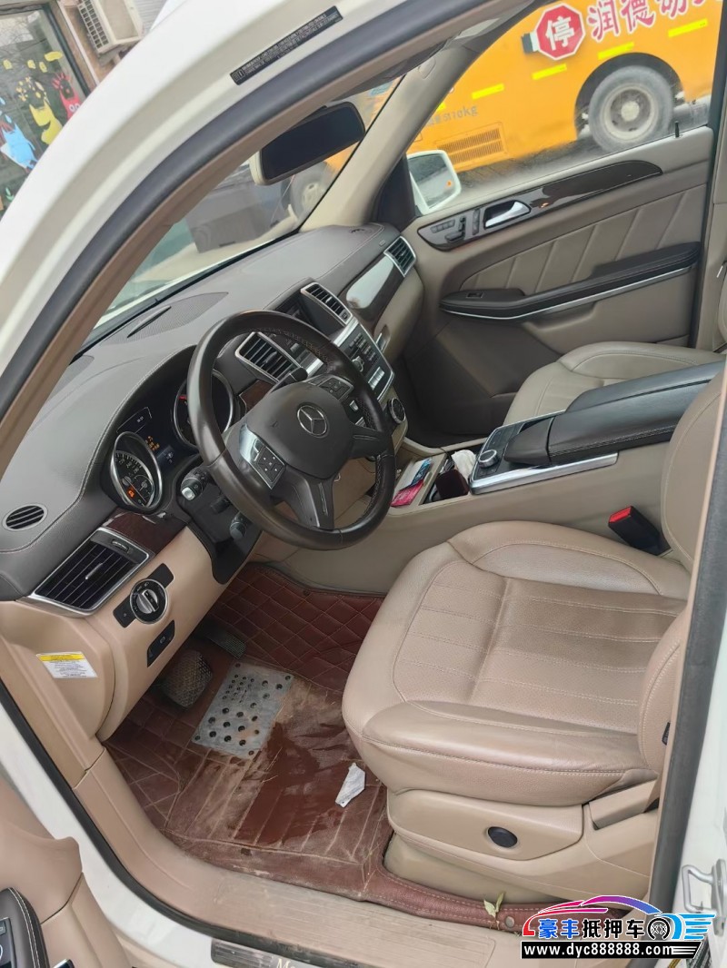 15年奔驰GL轿车抵押车出售