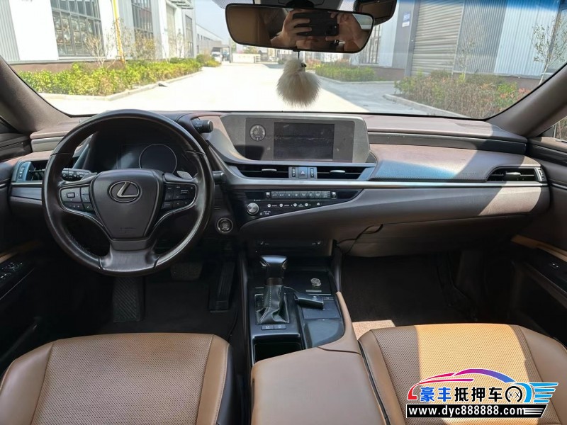 20年雷克萨斯ES轿车抵押车出售