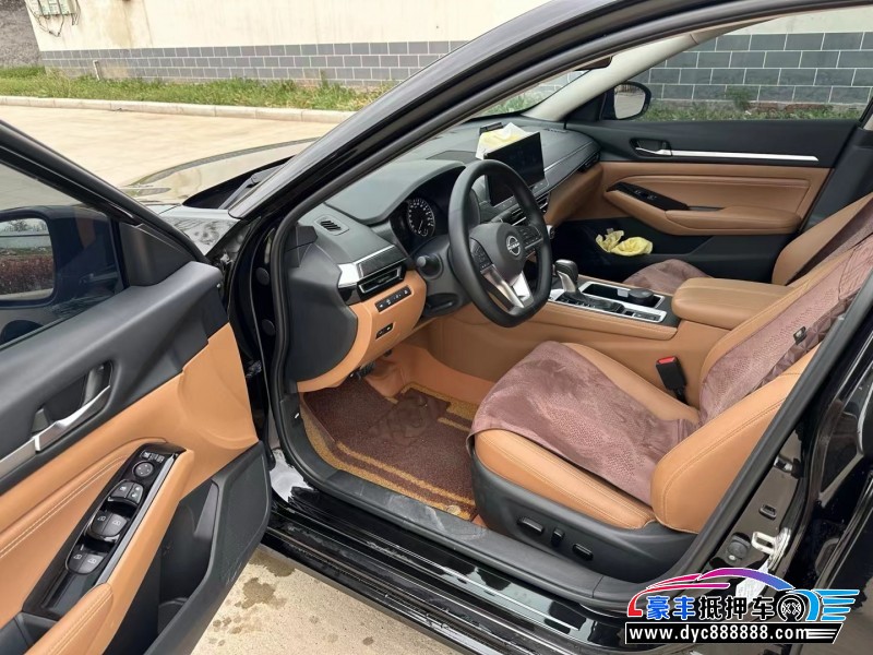 23年日产天籁轿车抵押车出售