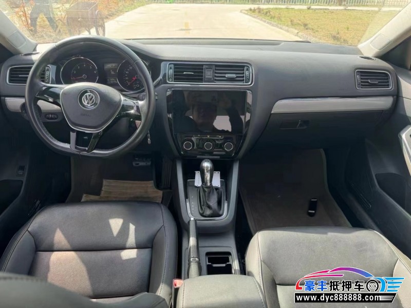 16年大众速腾轿车抵押车出售