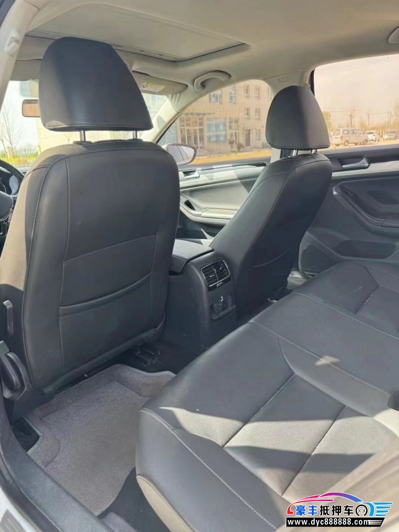 16年大众速腾轿车抵押车出售