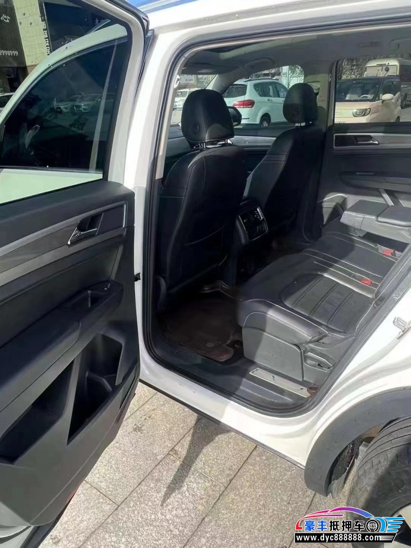 18年大众途昂轿车抵押车出售