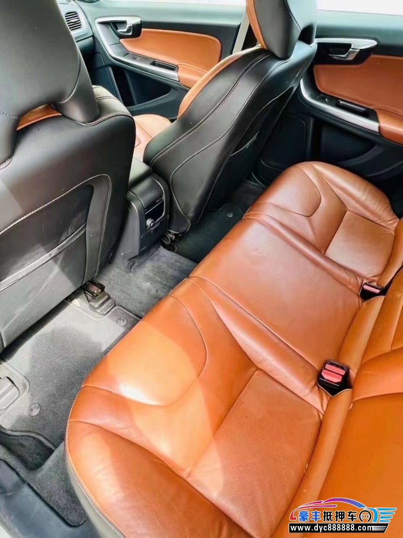 17年沃尔沃V60轿车抵押车出售