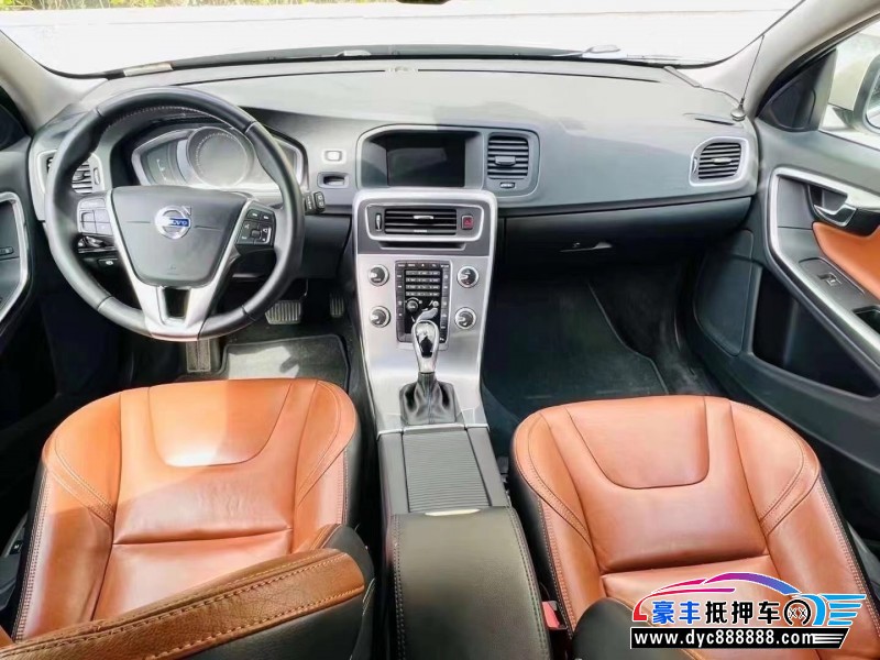 17年沃尔沃V60轿车抵押车出售