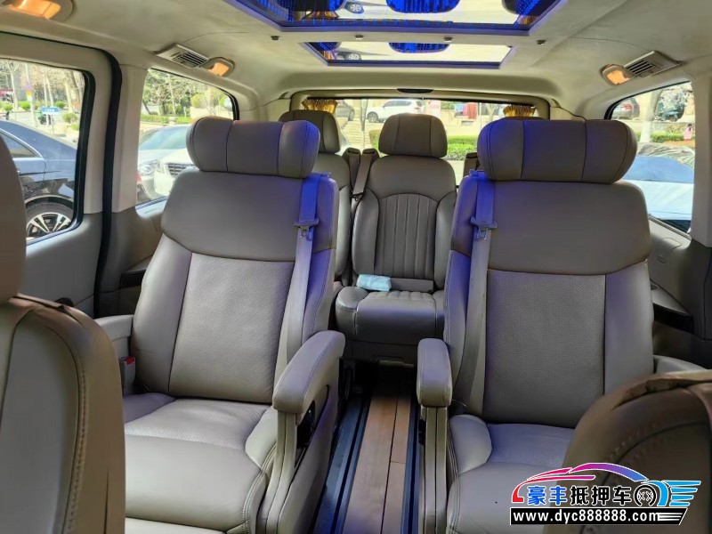 17年奔驰唯雅诺轿车抵押车出售