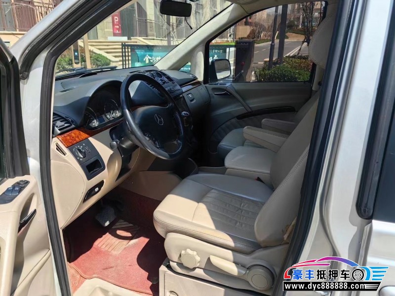 17年奔驰唯雅诺轿车抵押车出售