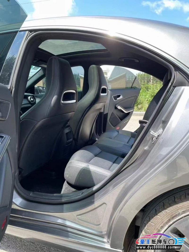 18年奔驰CLA轿车抵押车出售