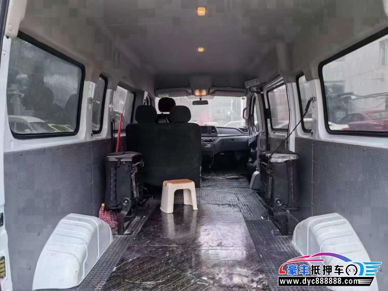 22年上汽大通V80轿车抵押车出售