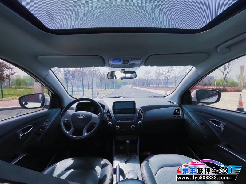 16年现代ix35轿车抵押车出售