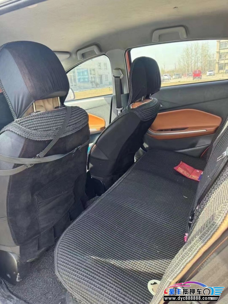 17年奇瑞瑞虎3x轿车抵押车出售