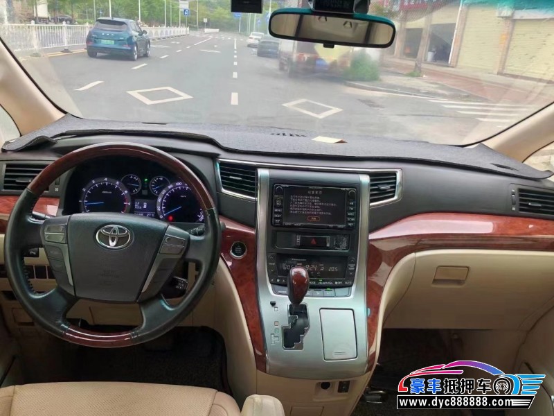 10年丰田埃尔法轿车抵押车出售