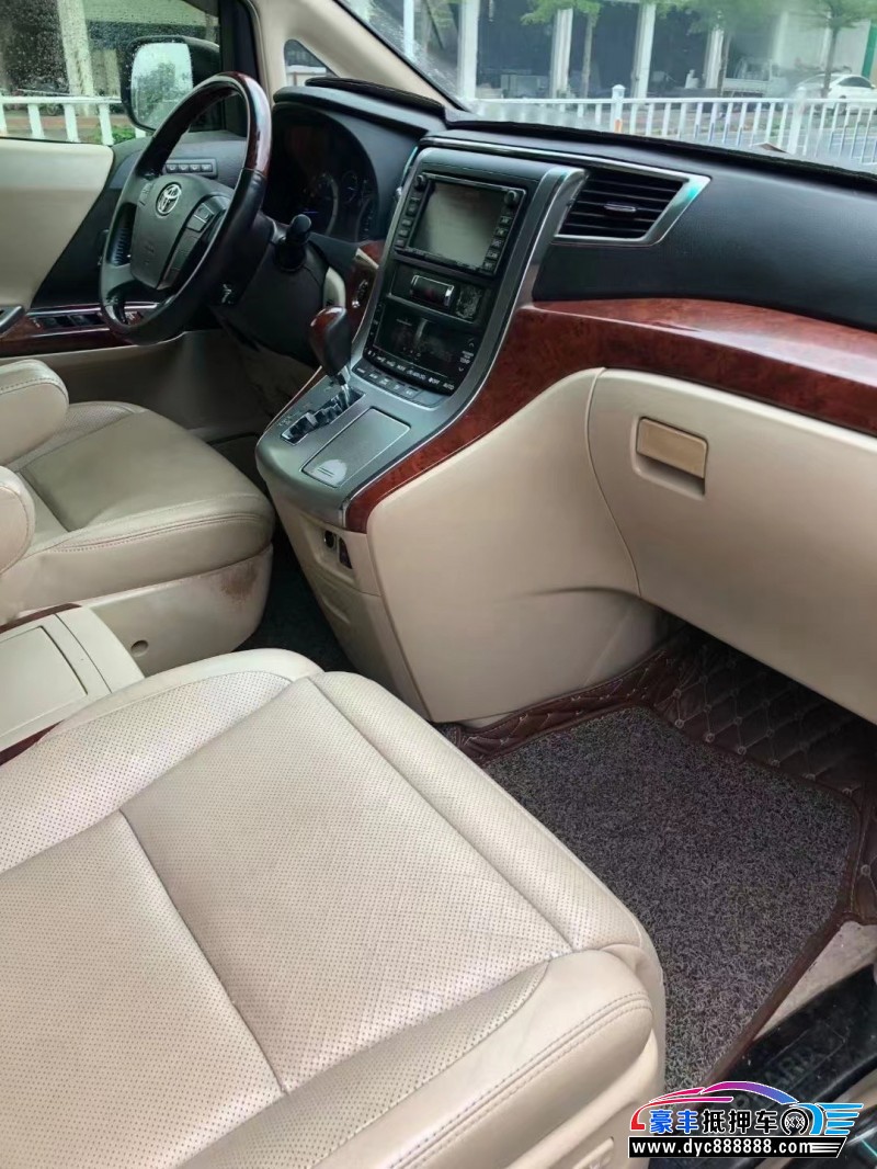 10年丰田埃尔法轿车抵押车出售