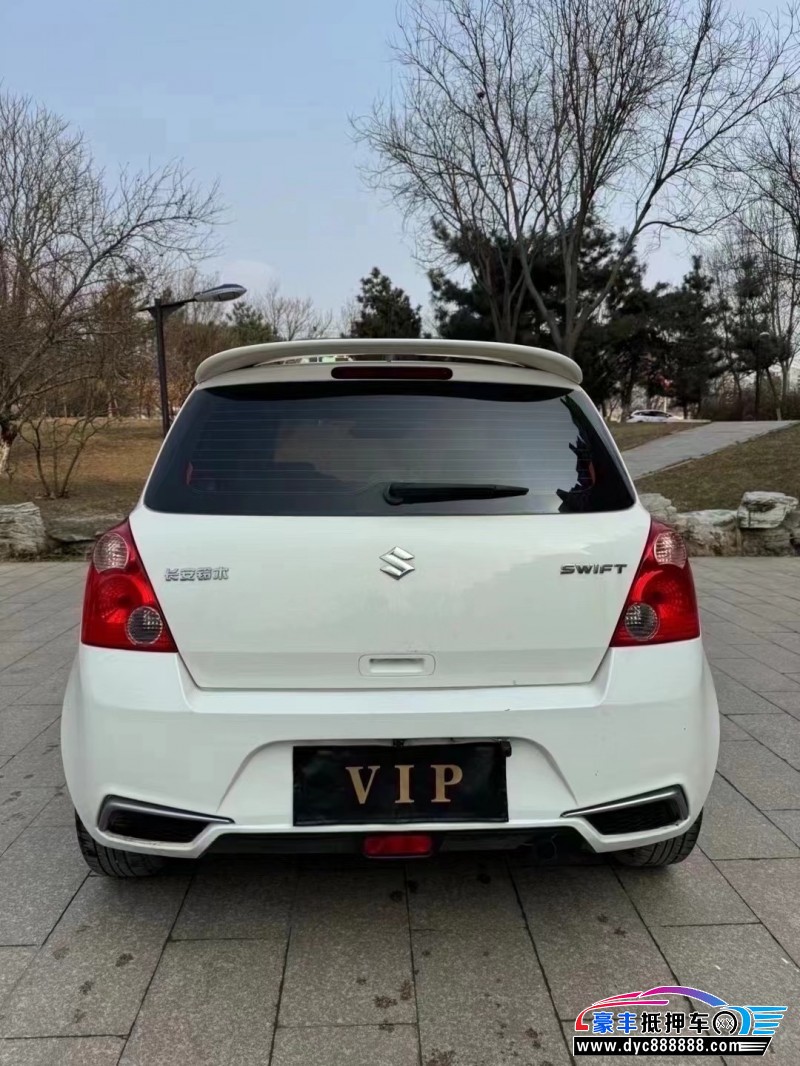 18年铃木雨燕轿车抵押车出售