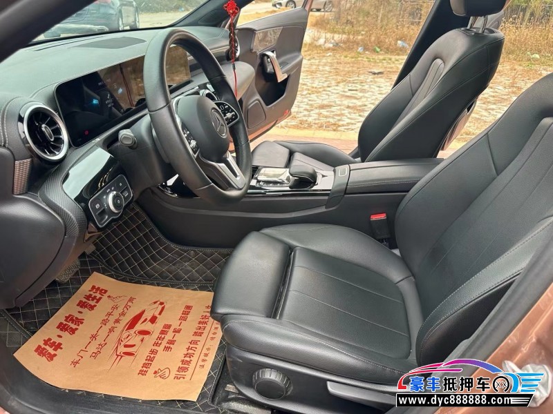 21年奔驰A轿车抵押车出售