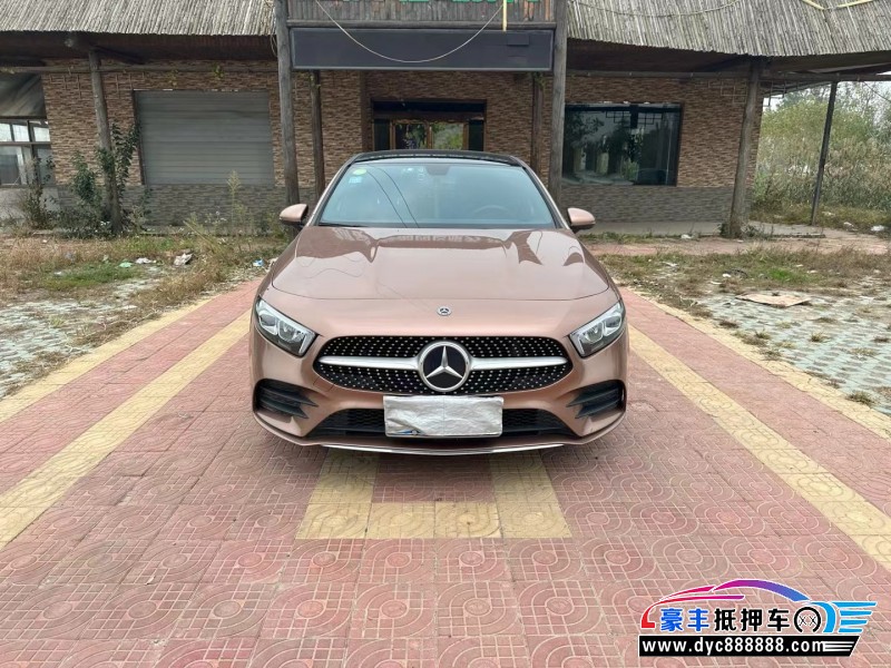 21年奔驰A轿车抵押车出售